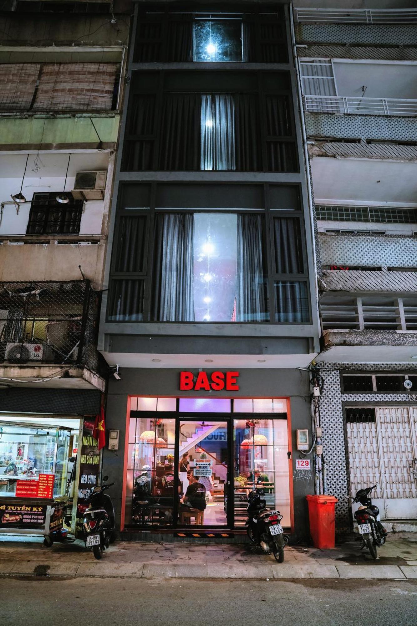 Base Backpackers Hostel Ho Chi Minh City Exterior photo